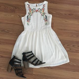 Mimi Chica embroidered cream dress